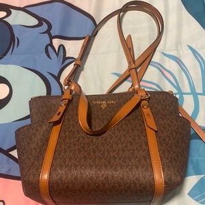 Michael kors crossbody
